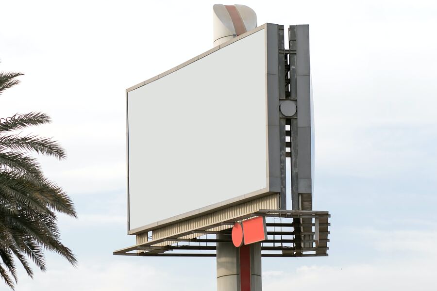 Iklan offline konvensional billboard