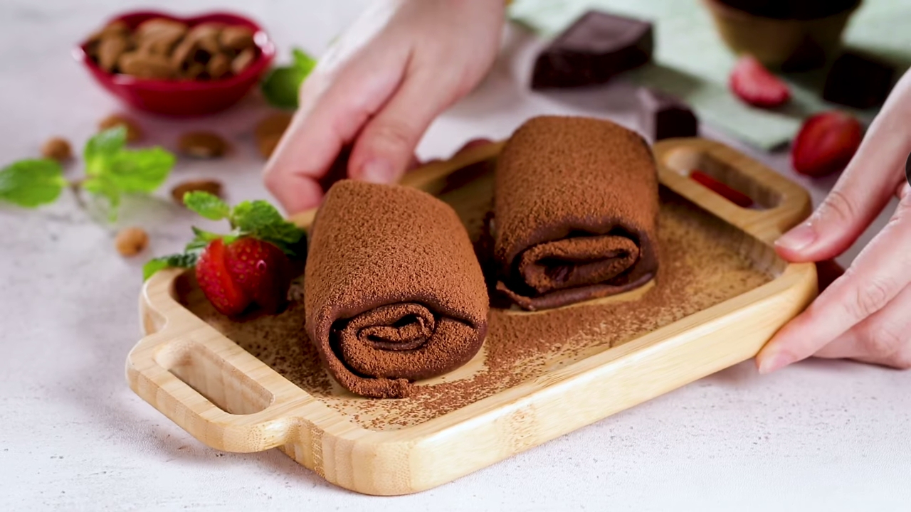 Towel cake roll cokelat