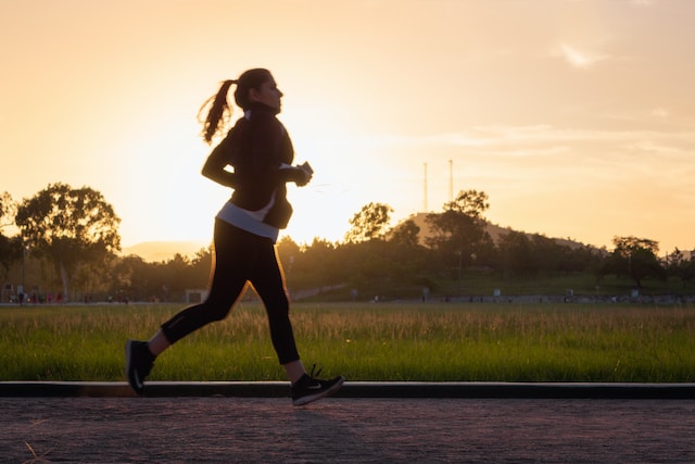 Manfaat Silent Walking pada Mental Health