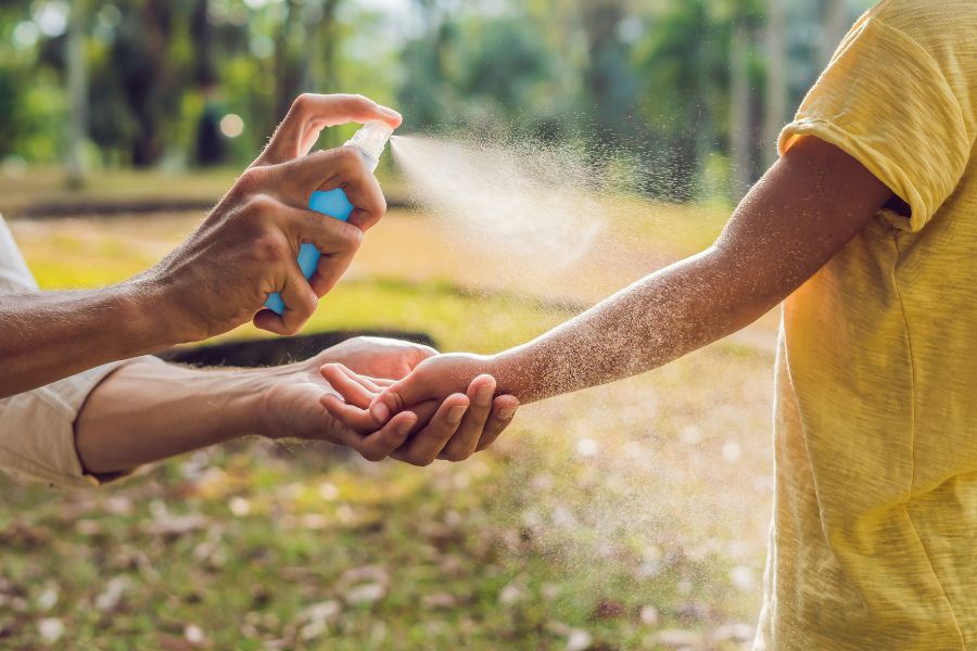 Gunakan Sunscreen dan Krim Pelembab