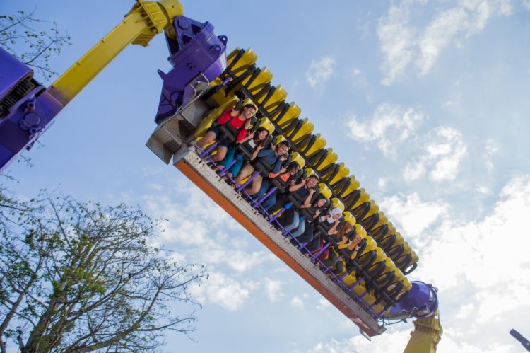 Wahana Flying Tornado di Jatim Park 